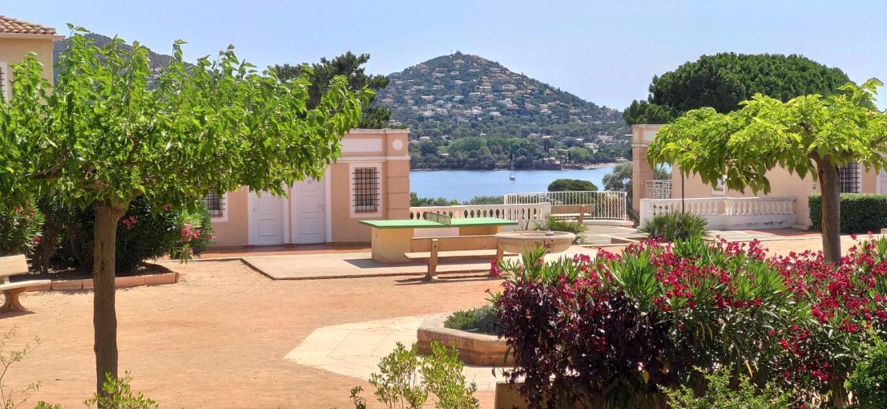 Agay Cap Esterel, Le Village Belvedere T2 Climatise Rez-De-Jardin, Vue Mer, Piscine Et Parking Inclus Saint-Raphaël Zewnętrze zdjęcie